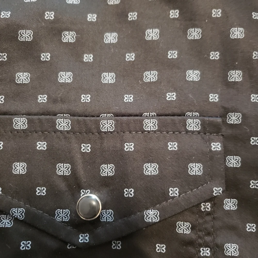 MONTERO..LONG SLEEVE BUTTON UP SHIRT...SIZE:L COLOR:BLACK-GRAY